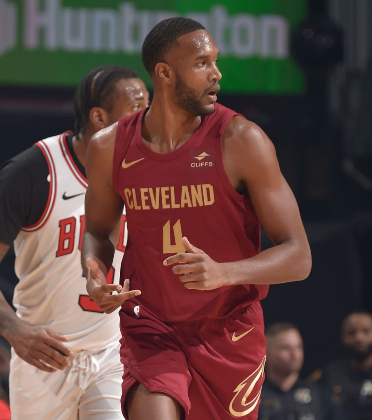 关于埃文·莫布利协防意识的信息