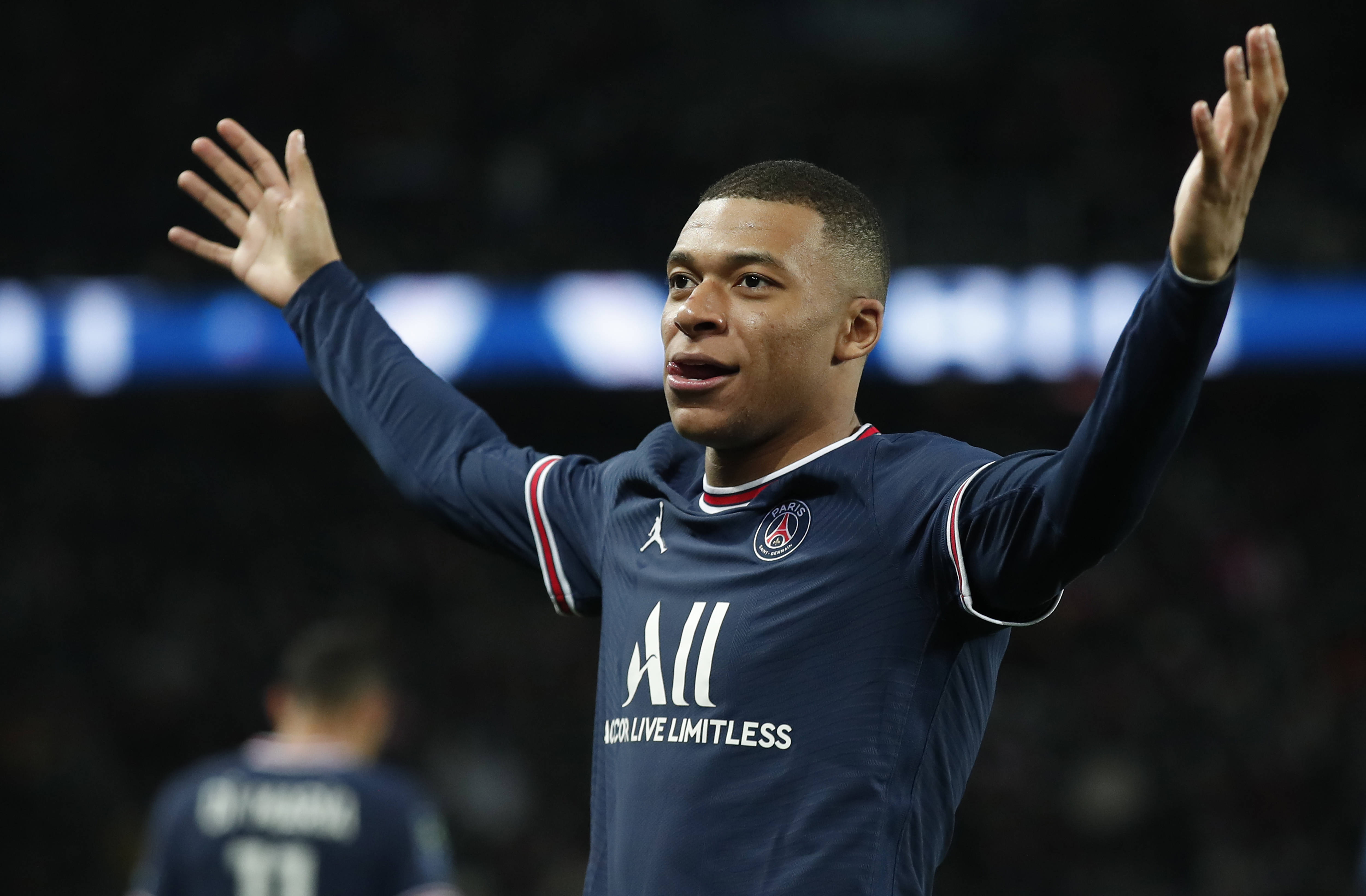 竞猜-查姆射门(过人集锦足球射门)