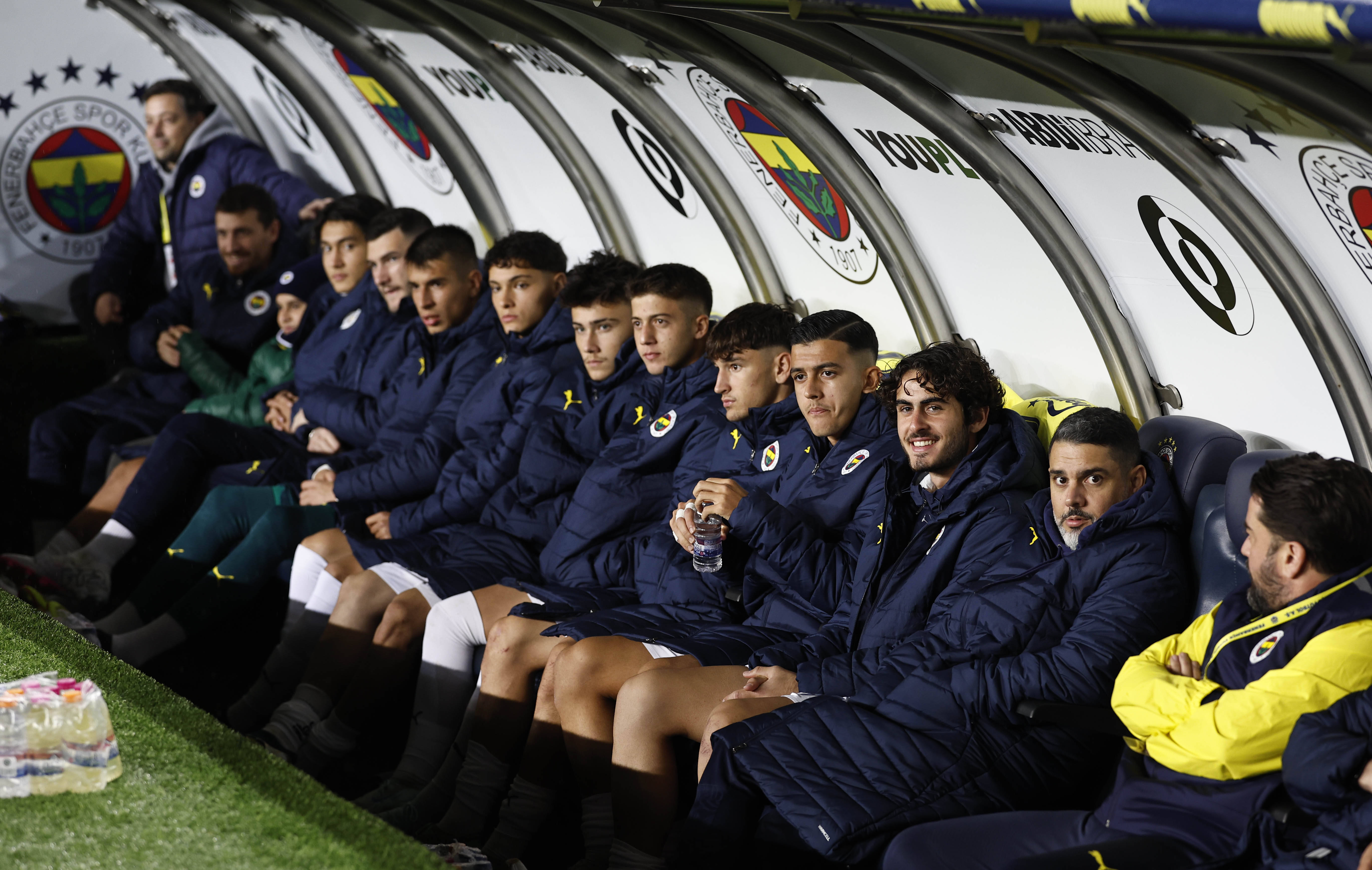 竞猜-意甲三中卫阵型(意甲中场球员排名)