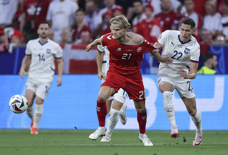 乌加特抢断成功率数据对比(满配aug需要哪些配件最稳)